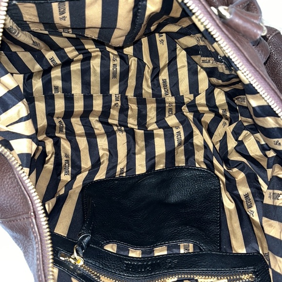 Pour La Victoire Leather Shoulder Bag - Picture 12 of 16